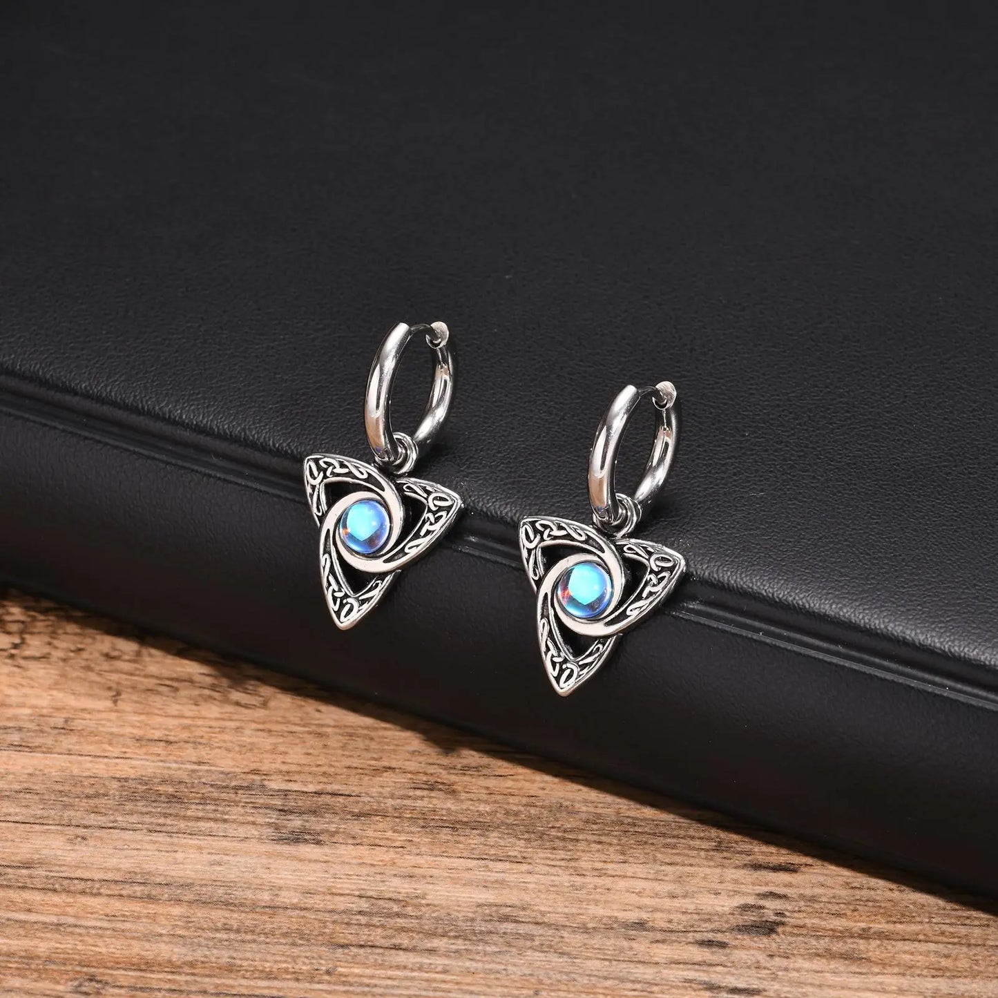 Gravité Edge Earrings