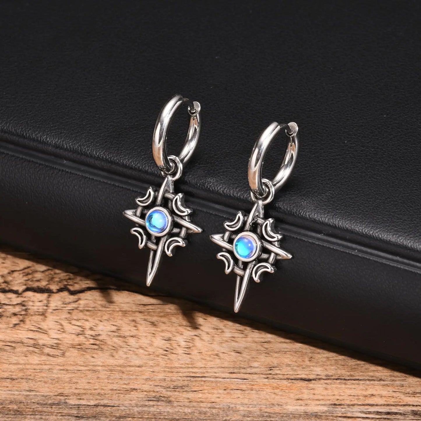 Gravité Edge Earrings