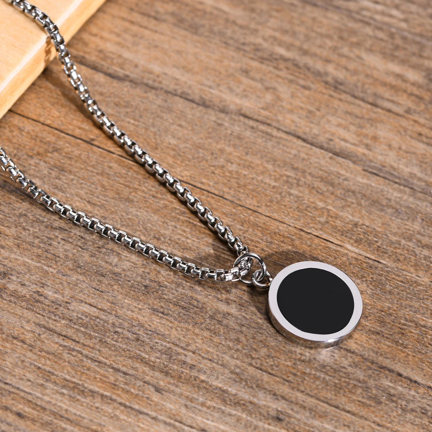 Tramonto Nero Necklace