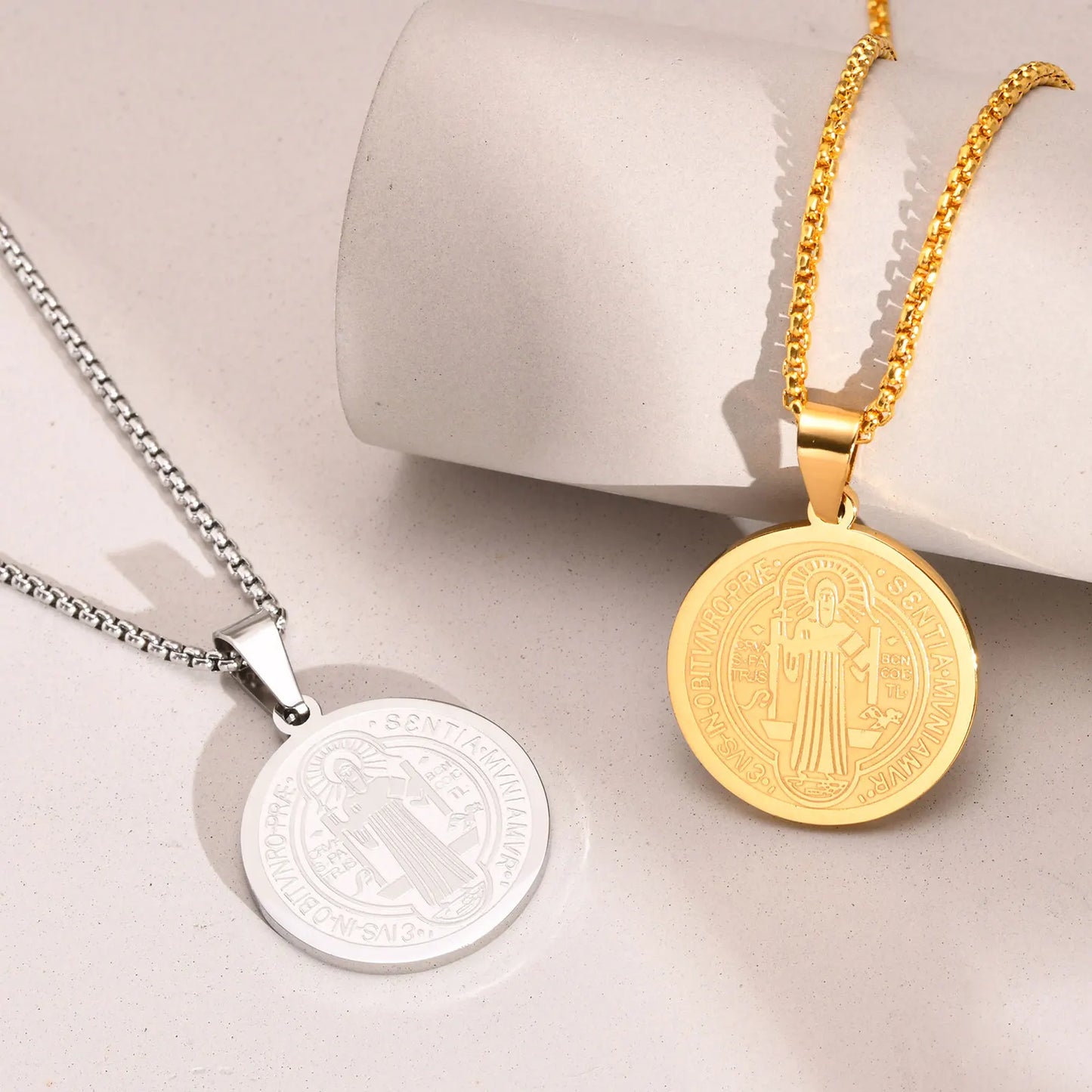 The Oro Nero Necklace